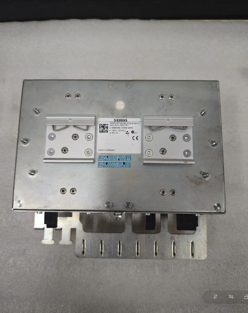 1  PCS USED  SIEMENS SCALANCE X302-7EEC 6GK5302-7GD00-2EA3 #LYQ007