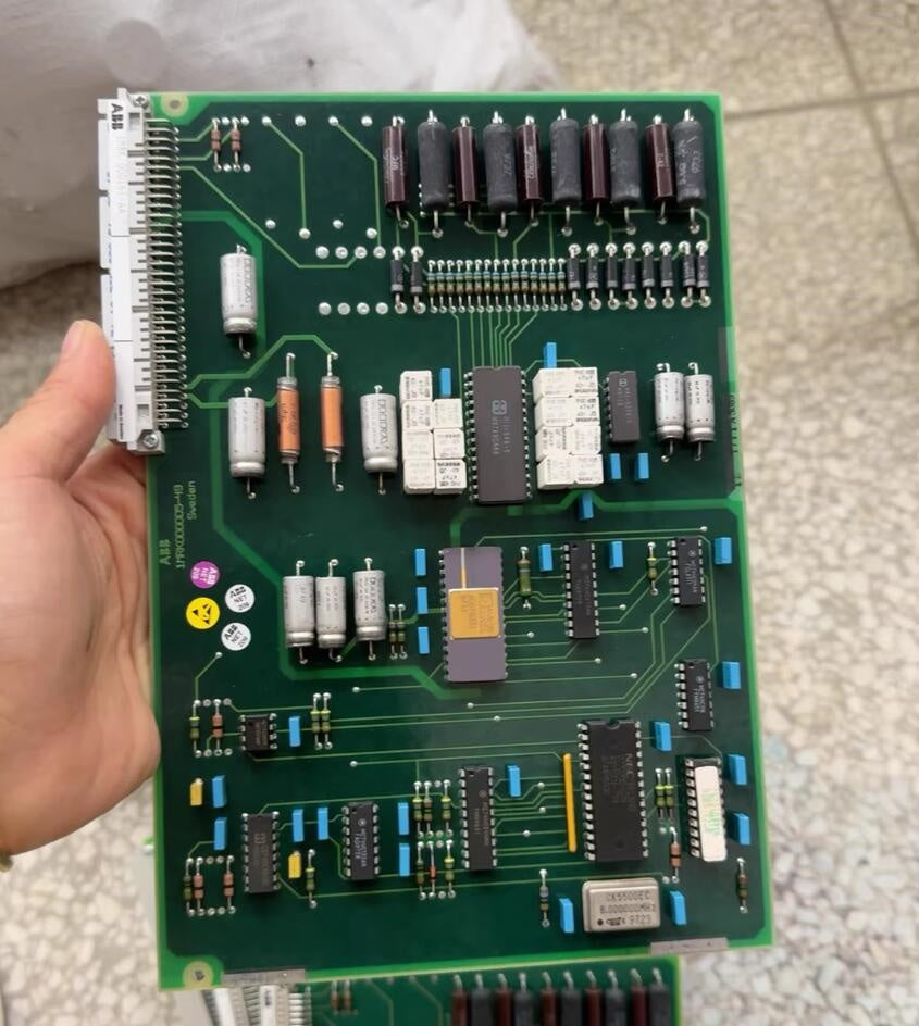 1  PCS USED ABB 1MRK 000161-AA Circuit Board (Binary Output Module) #LYQ007