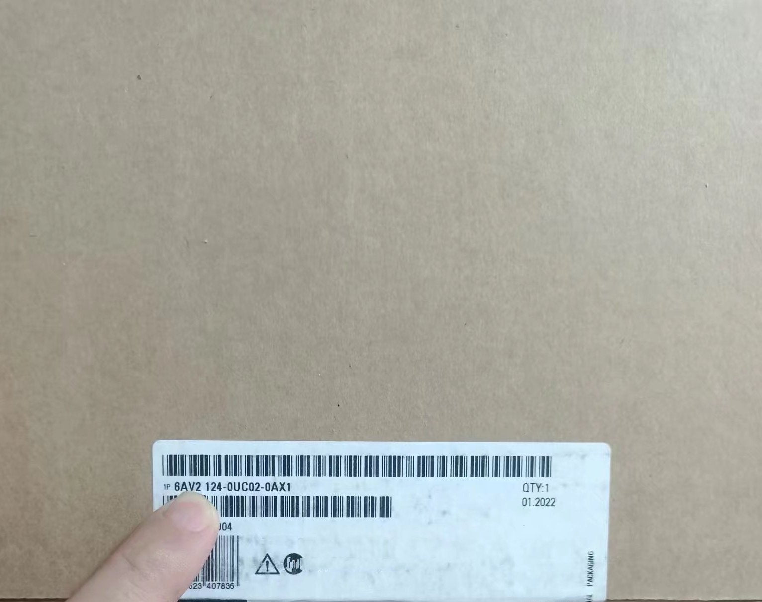 1 PCS  NEW    6AV2124-0UC02-0AX1  #OYF033