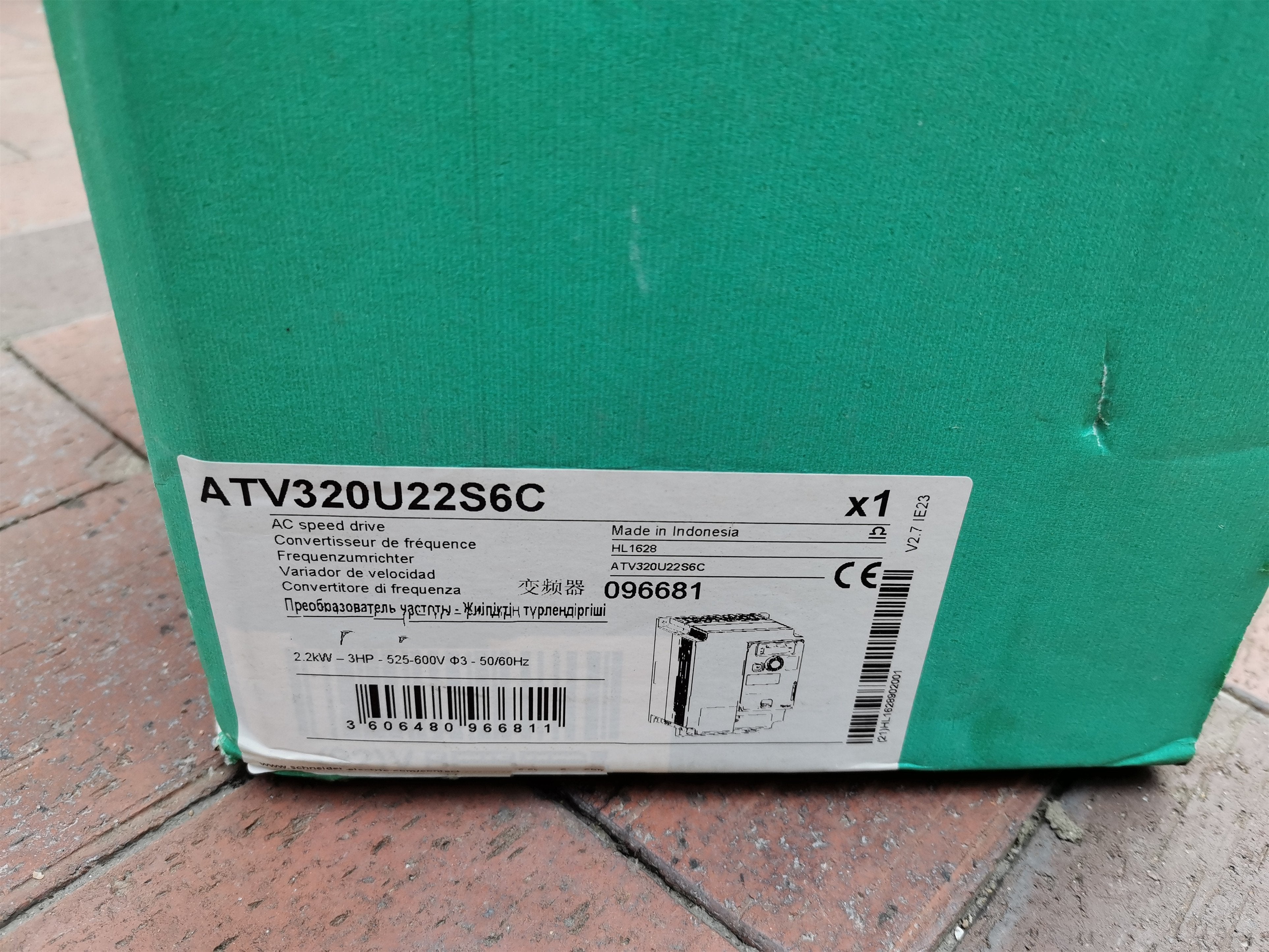 1PC for NEW  ATV320U22S6C    #OYF033