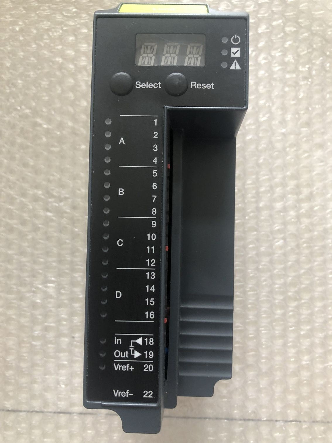 1pc  used  R8001L8001    #OYF088