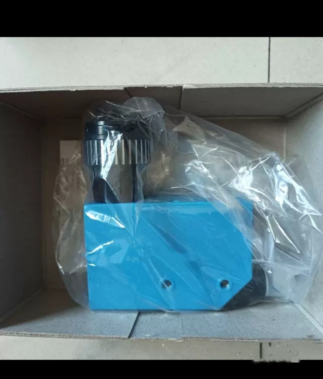 1pc  new    LUT8U-11401    #OYF088