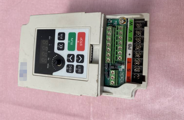 1PC used AT100-T3-0R7G #OYF007