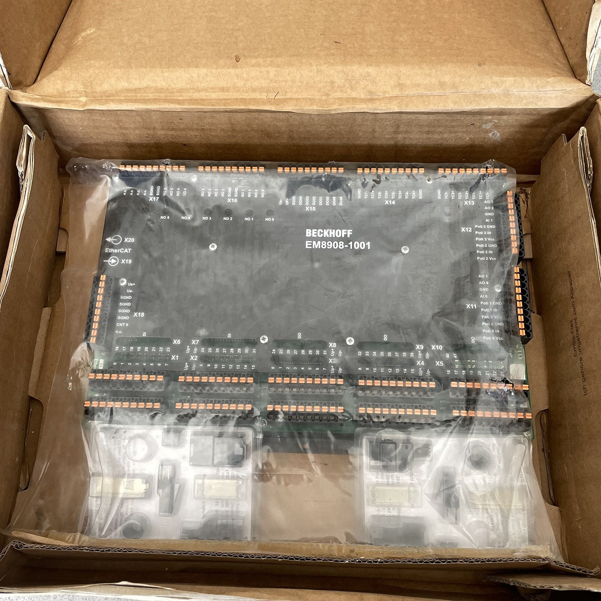 1PCS NEW EM8908-1001  #OYF009