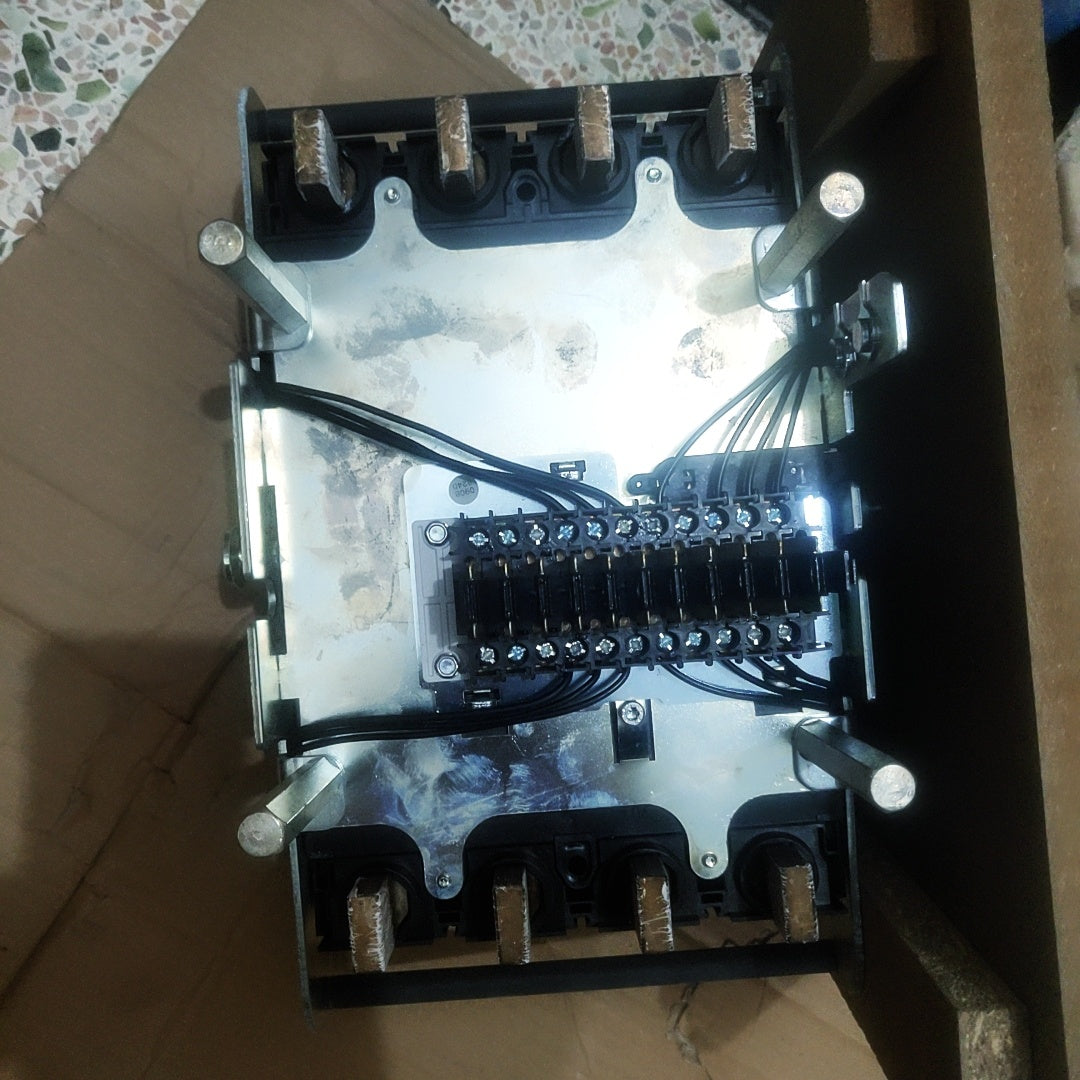 1PCS LZM3 LZMN3-4-AE630/400+NZM3-4-XAVE 4P 630A #OYF006